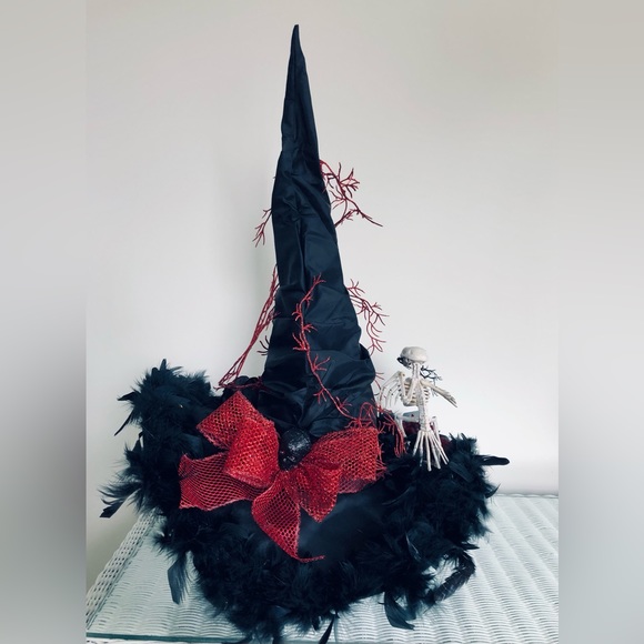 Which hat purple with green 1 of victorian Witch hat Flowers in lace main image 4